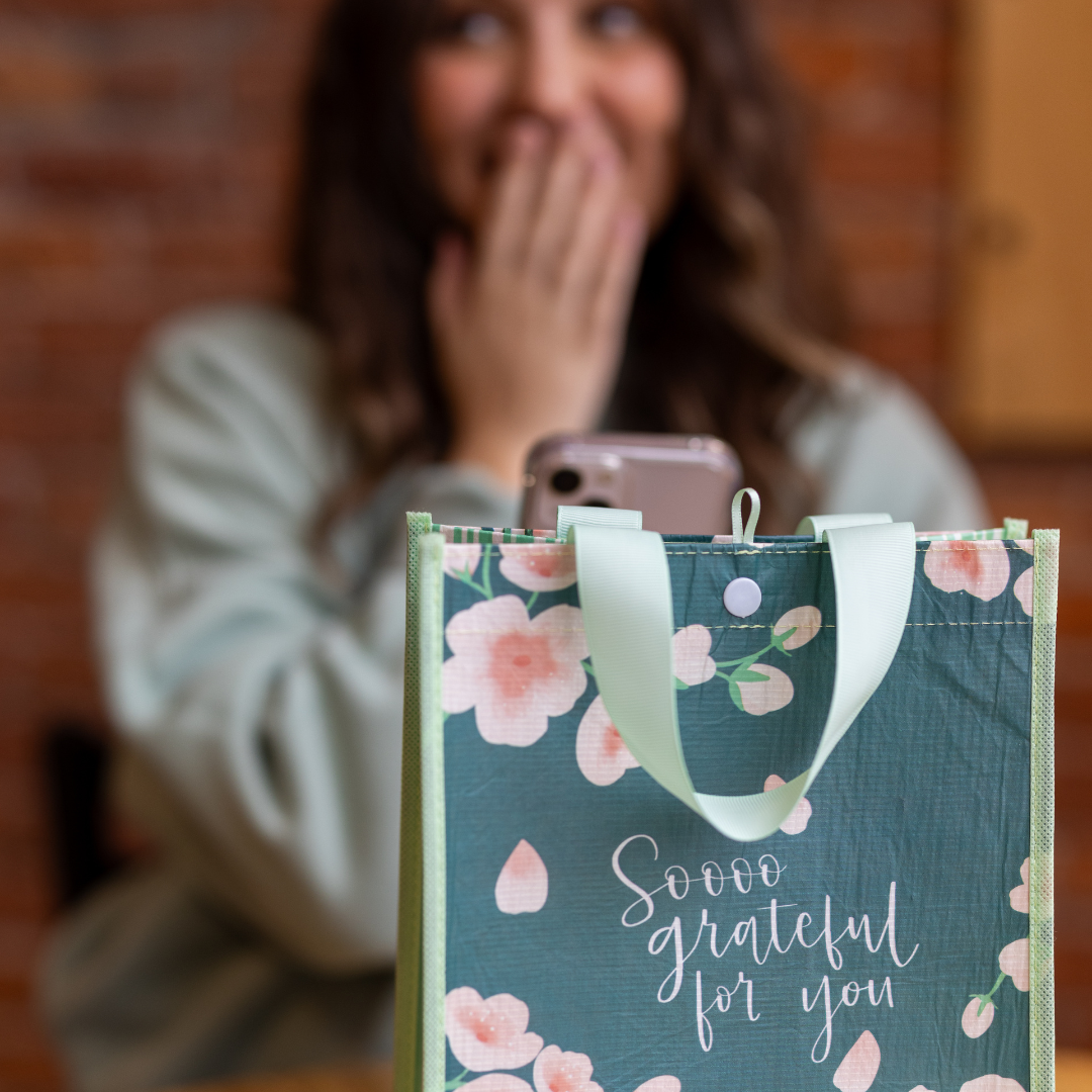 Chic Pastels Bundle | Reusable Gift Bag + QR Greeting Card | 8 Pieces